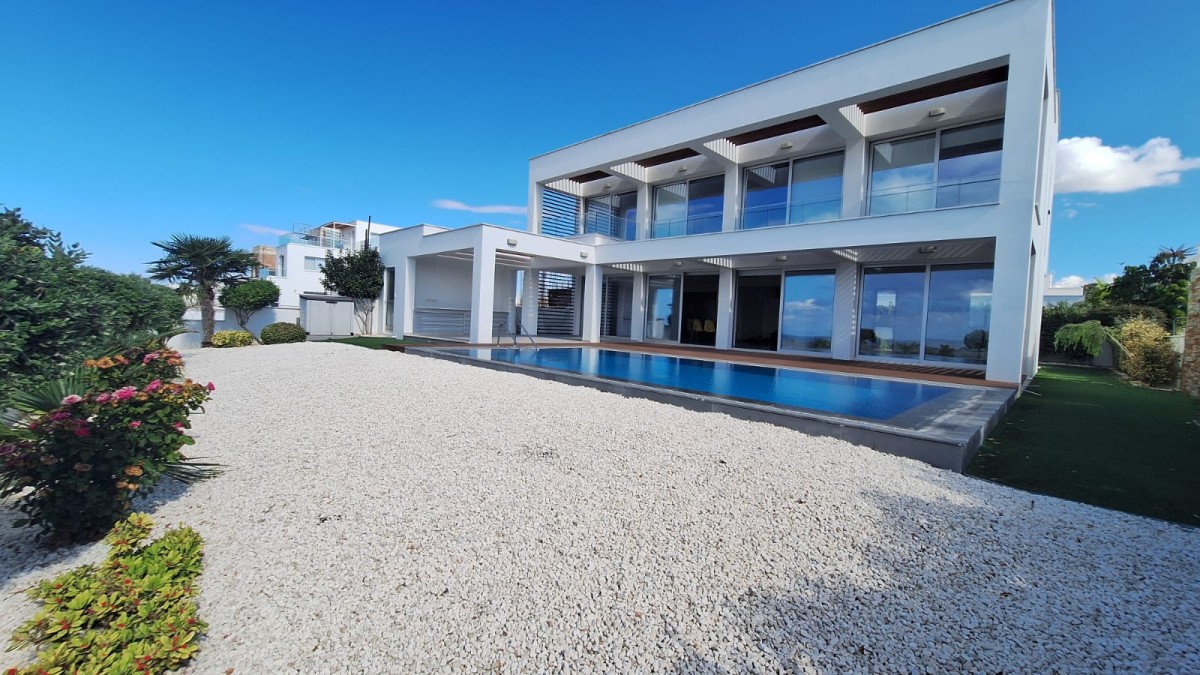 Detached Villa For Sale  in  Geroskipou