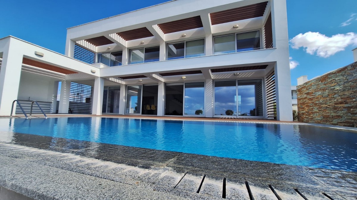 Detached Villa For Sale  in  Geroskipou