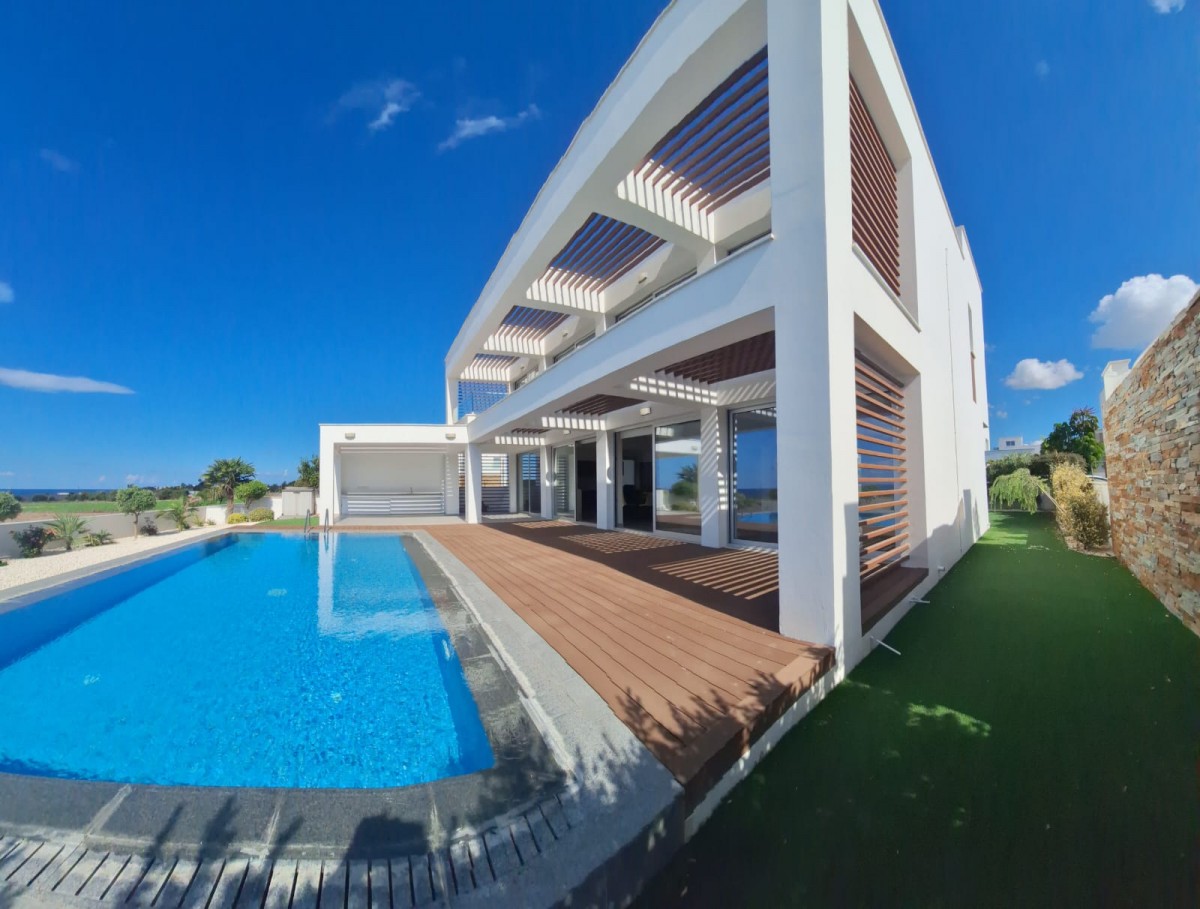 Detached Villa For Sale  in  Geroskipou
