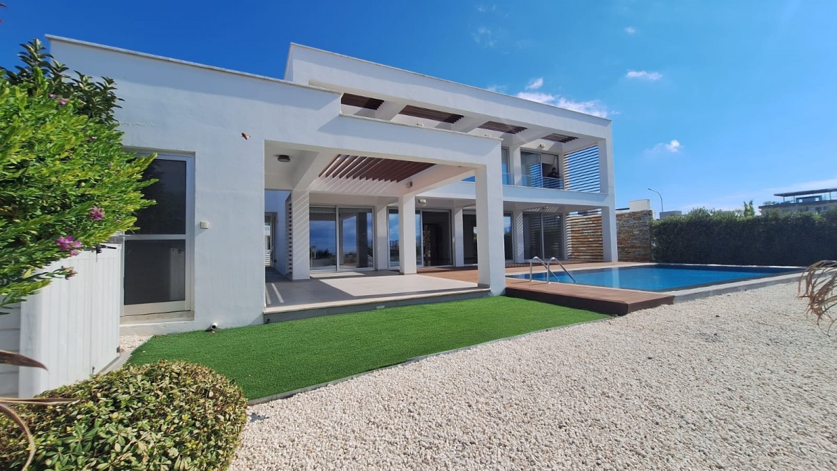 Detached Villa For Sale  in  Geroskipou