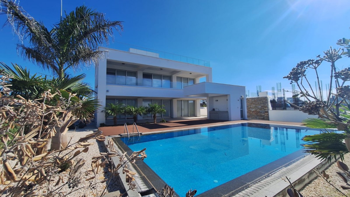 Detached Villa For Sale  in  Geroskipou