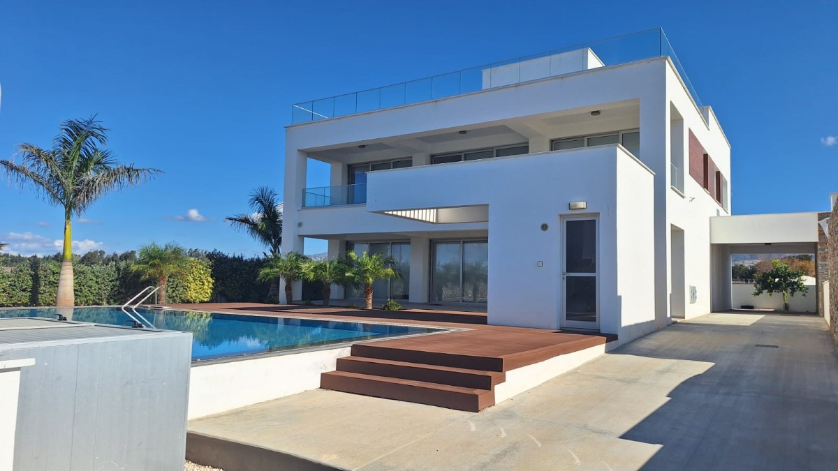 Detached Villa For Sale  in  Geroskipou