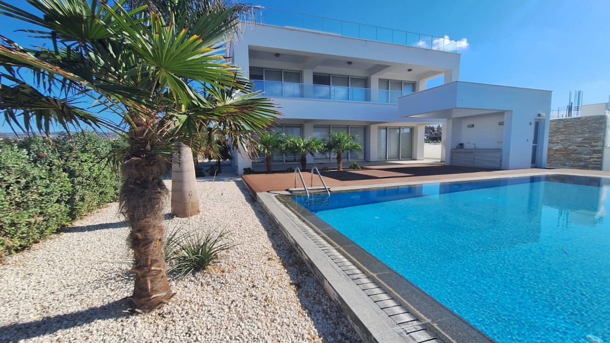 Detached Villa For Sale  in  Geroskipou