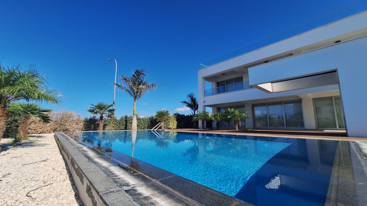 Detached Villa For Sale  in  Geroskipou