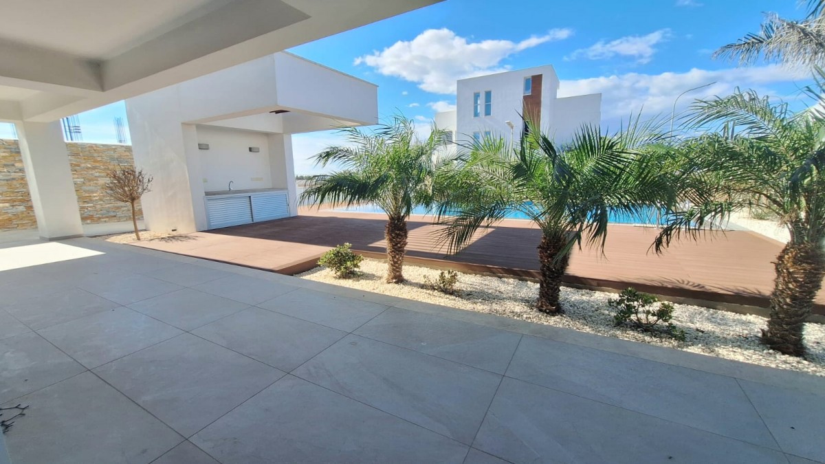 Detached Villa For Sale  in  Geroskipou