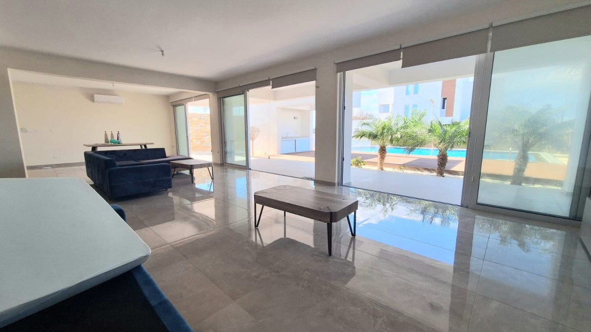 Detached Villa For Sale  in  Geroskipou