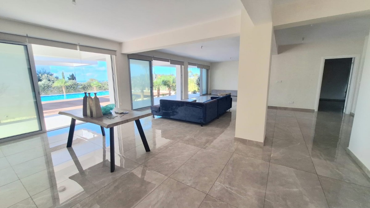 Detached Villa For Sale  in  Geroskipou