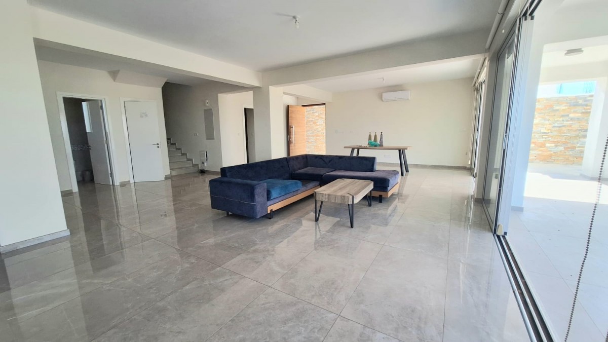 Detached Villa For Sale  in  Geroskipou