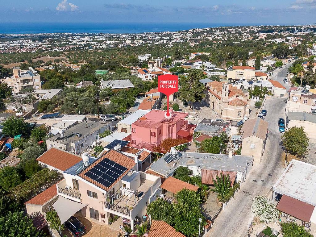 Mesa Chorio, Paphos Traditional House For Sale | DT5513