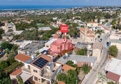 Mesa Chorio, Paphos Traditional House For Sale | DT5513