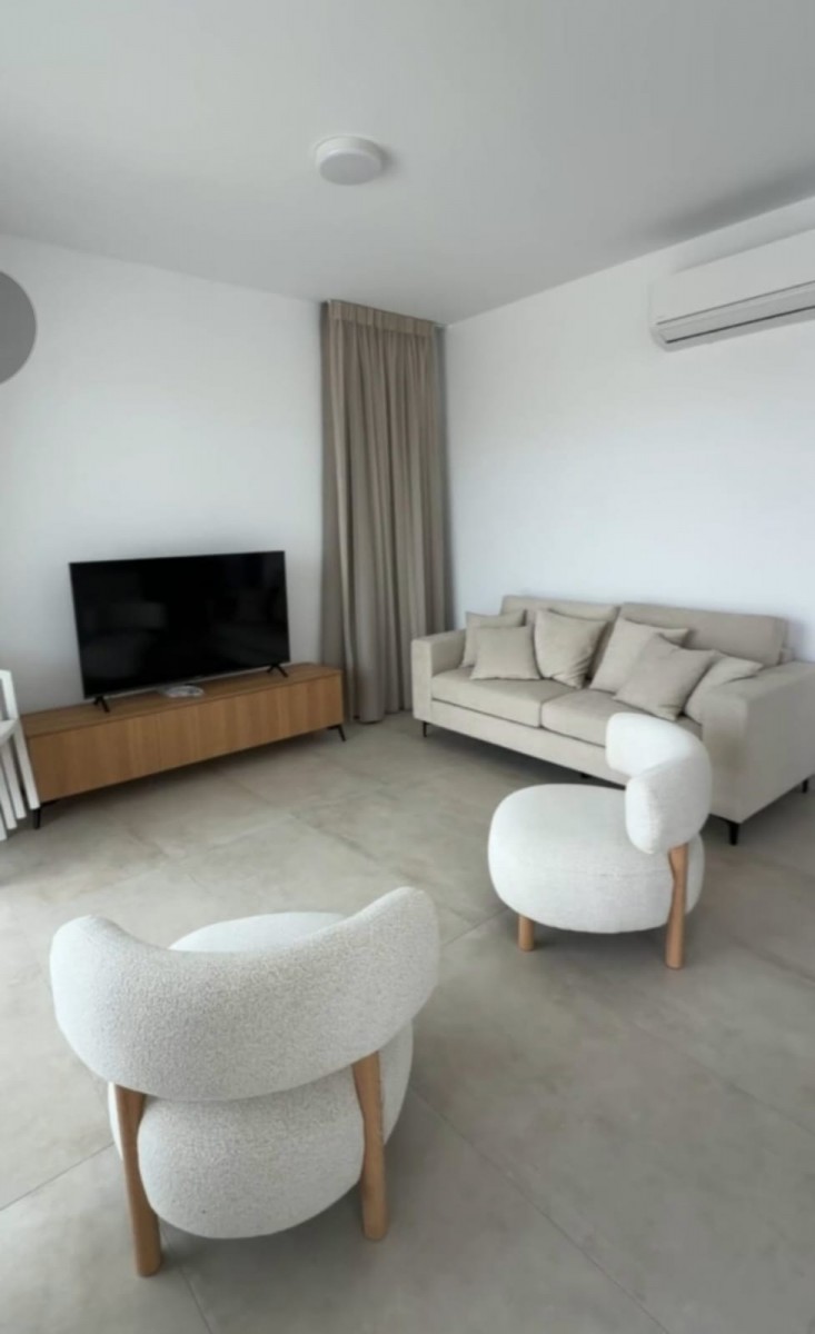 Bungalow For Rent  in  Peyia