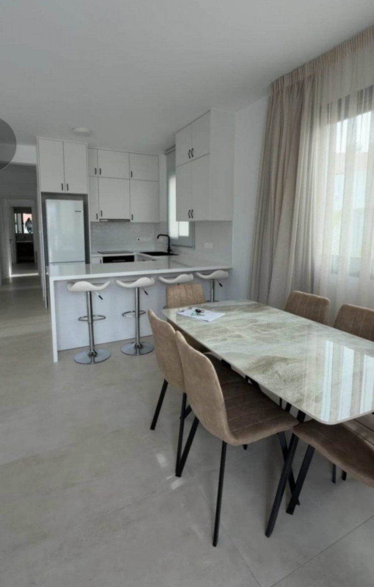 Bungalow For Rent  in  Peyia