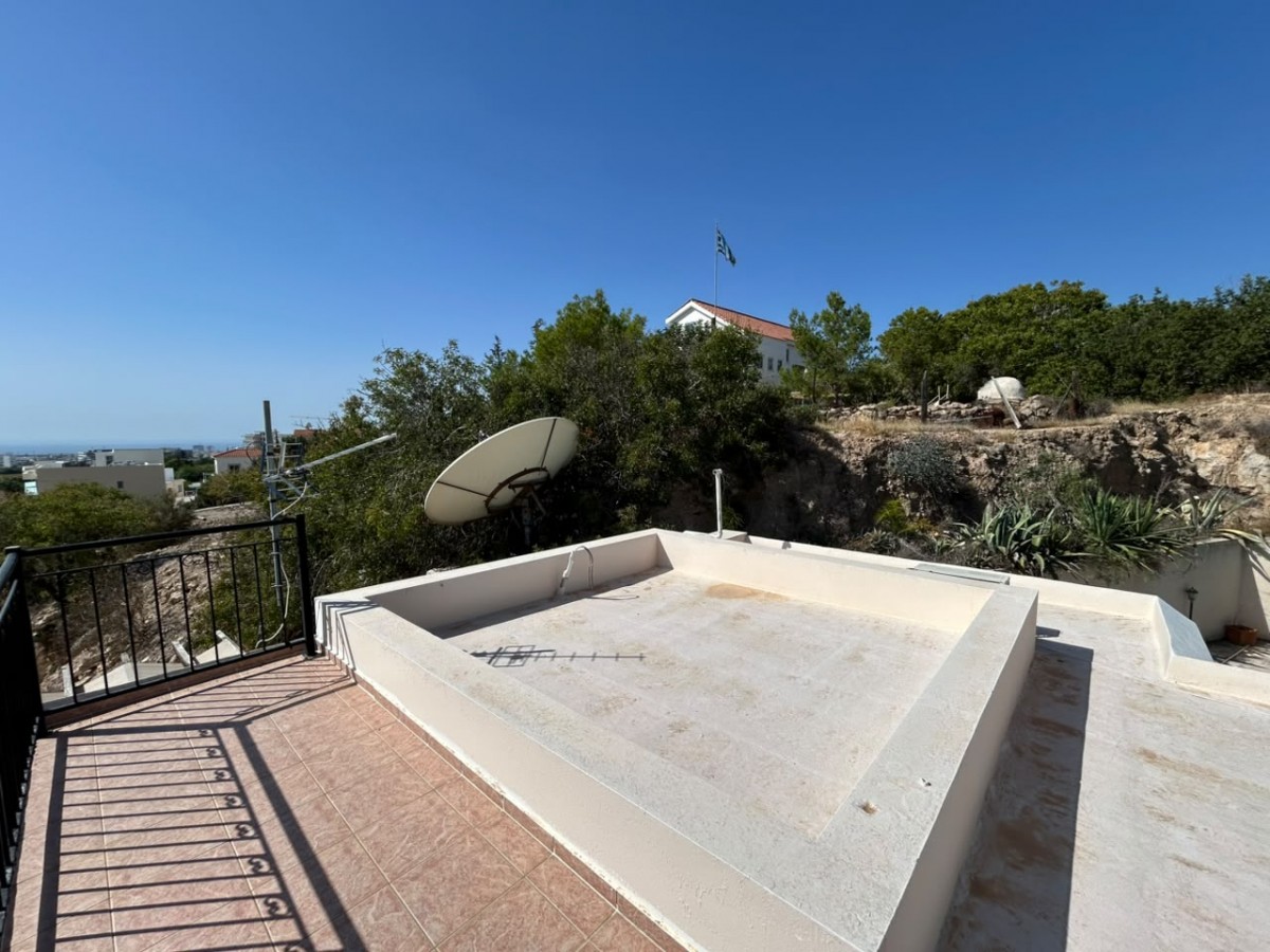 Detached Villa For Sale  in  Anavargos