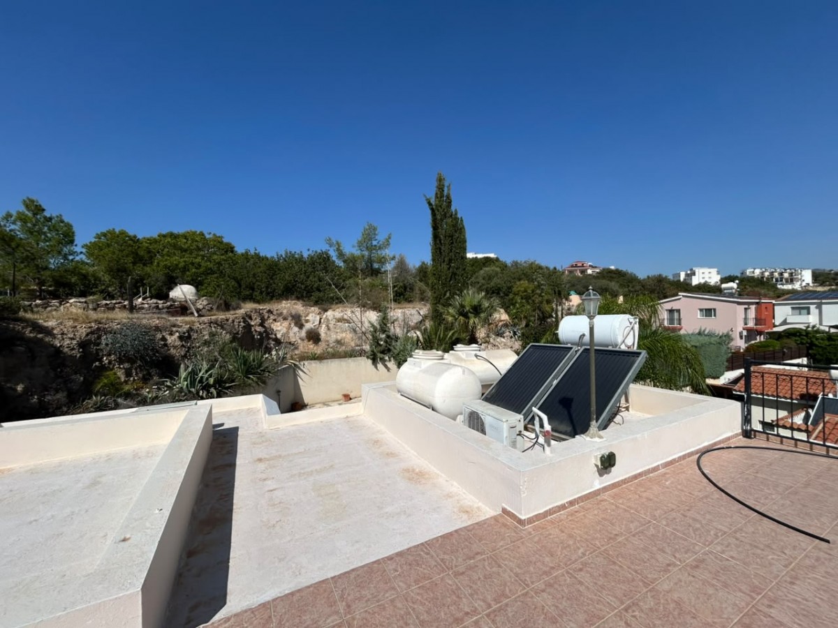 Detached Villa For Sale  in  Anavargos