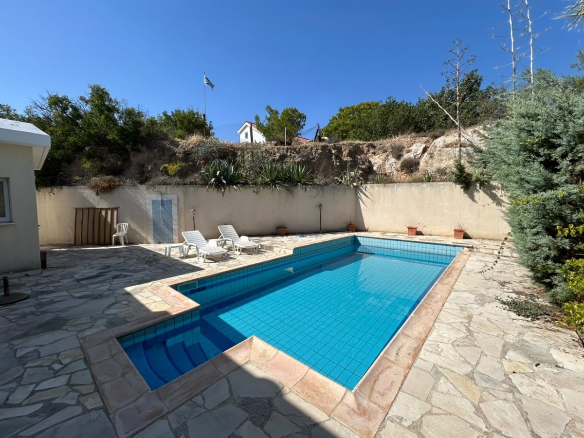 Detached Villa For Sale  in  Anavargos