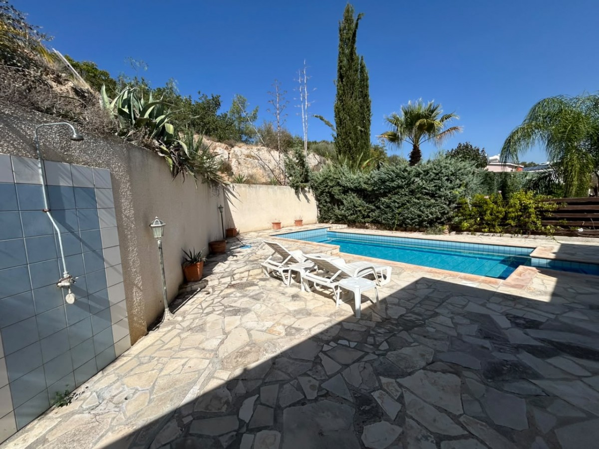 Detached Villa For Sale  in  Anavargos