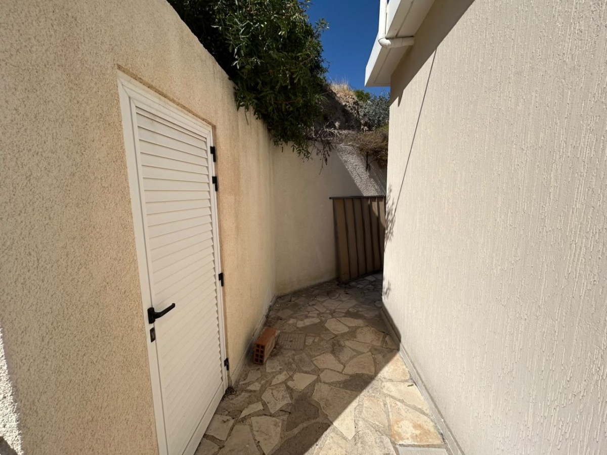 Detached Villa For Sale  in  Anavargos