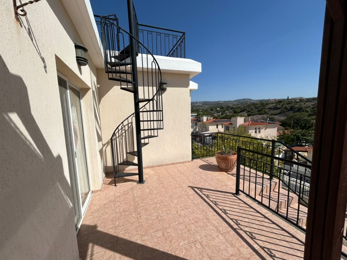 Detached Villa For Sale  in  Anavargos