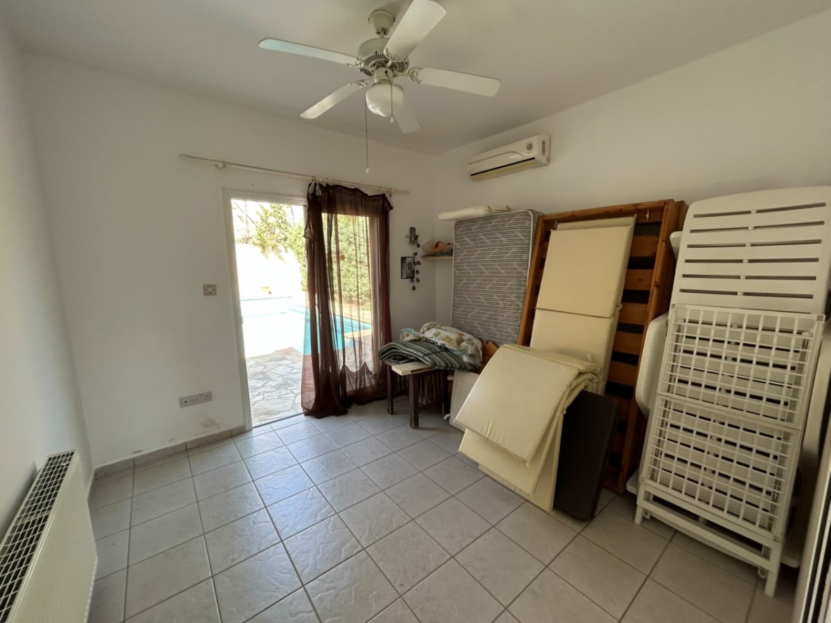 Detached Villa For Sale  in  Anavargos