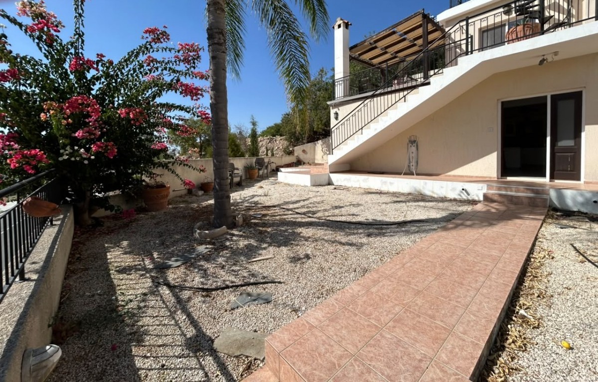 Detached Villa For Sale  in  Anavargos