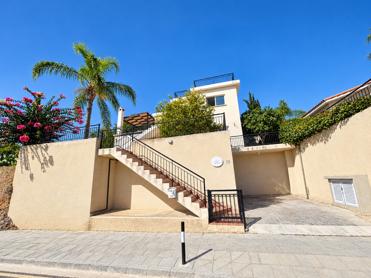 Detached Villa For Sale  in  Anavargos