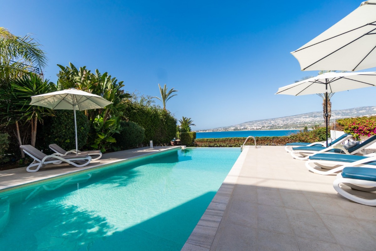 Detached Villa For Rent  in  Kissonerga