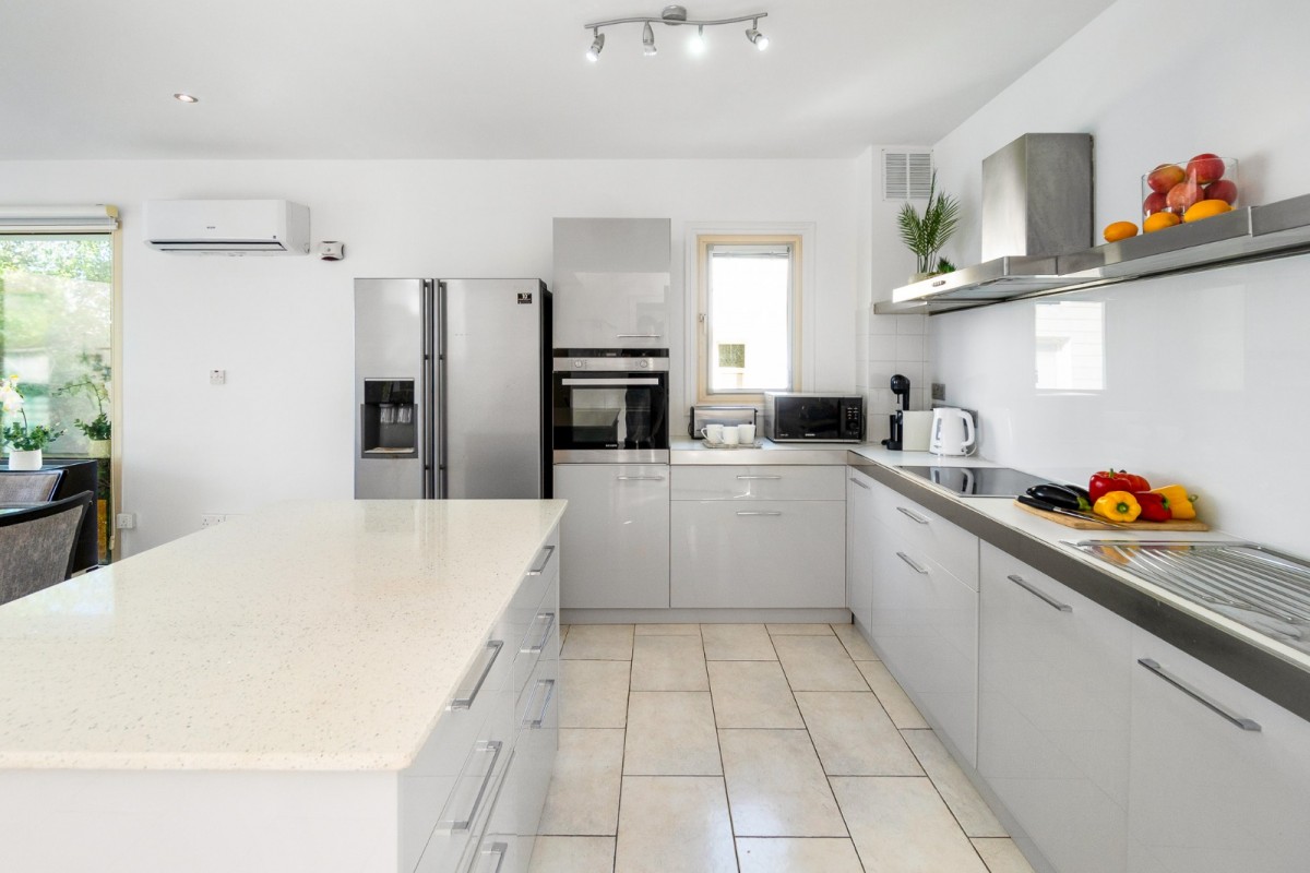 Detached Villa For Rent  in  Kissonerga