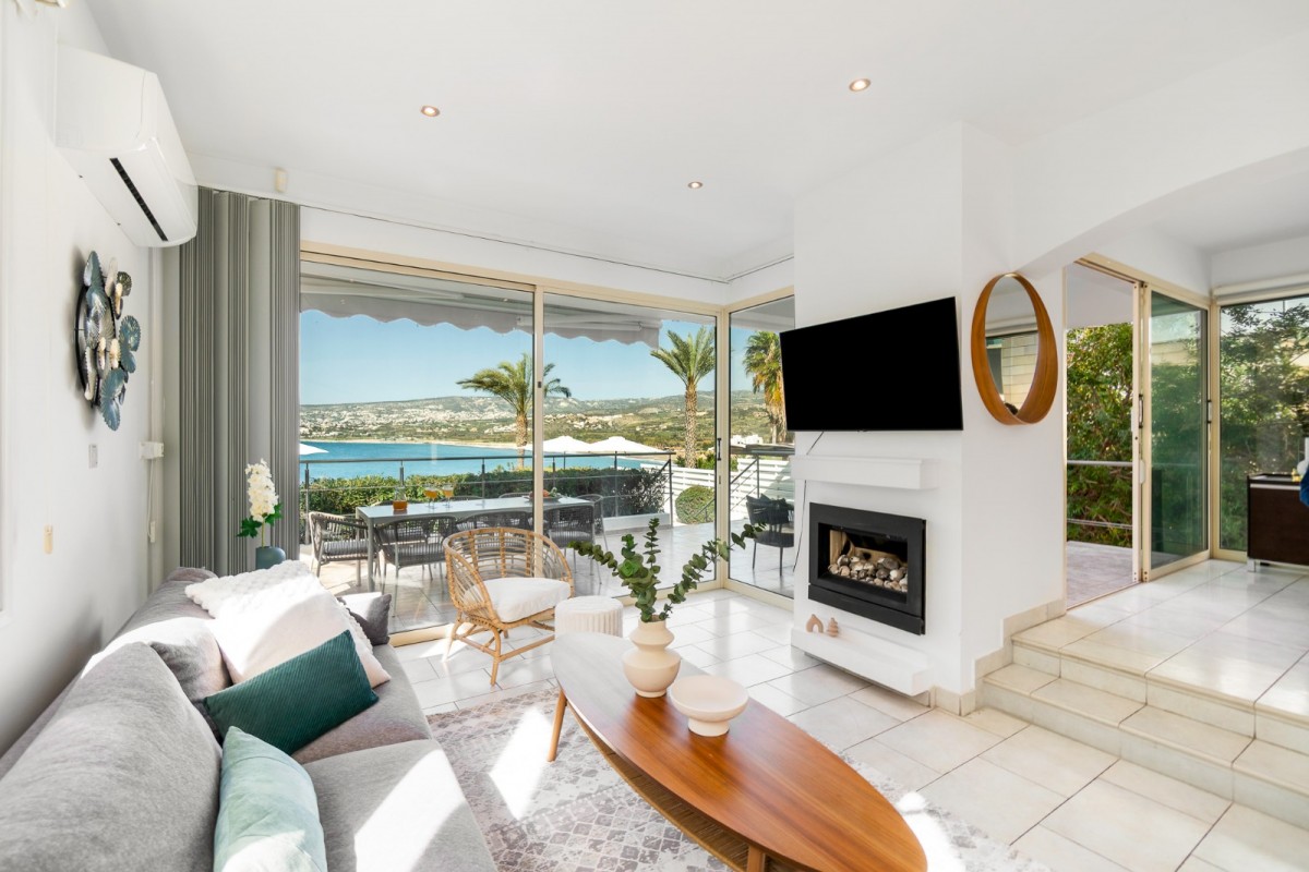 Detached Villa For Rent  in  Kissonerga