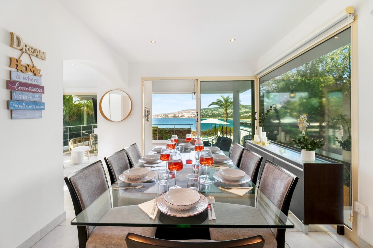Detached Villa For Rent  in  Kissonerga