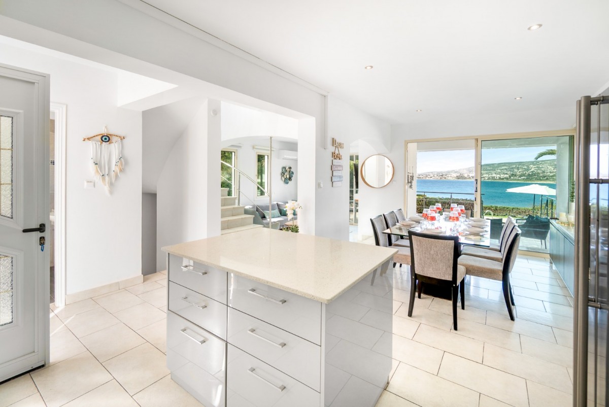 Detached Villa For Rent  in  Kissonerga