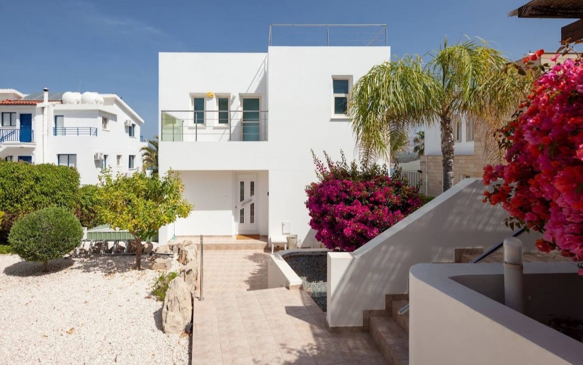 Detached Villa For Rent  in  Kissonerga