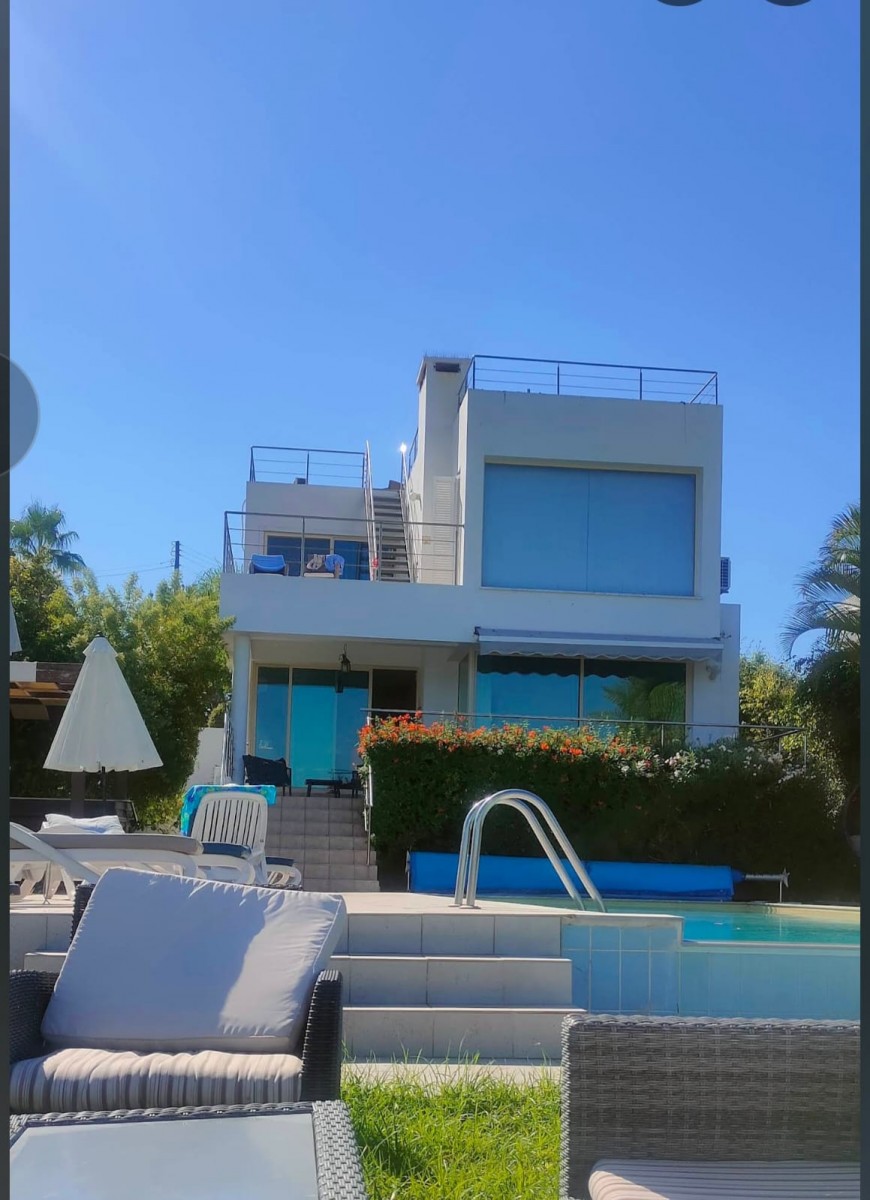 Detached Villa For Rent  in  Kissonerga