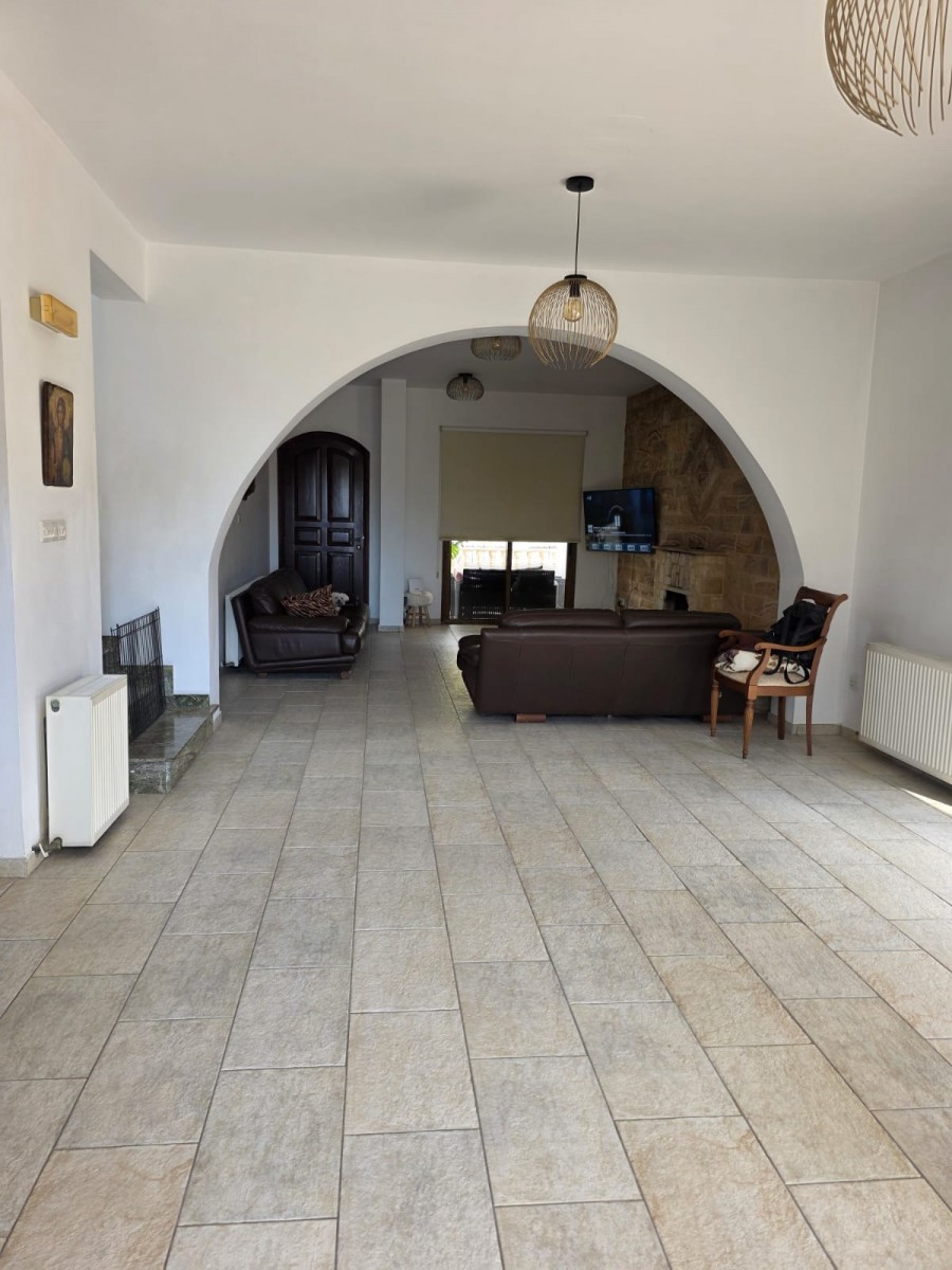 Detached Villa For Rent  in  Peyia