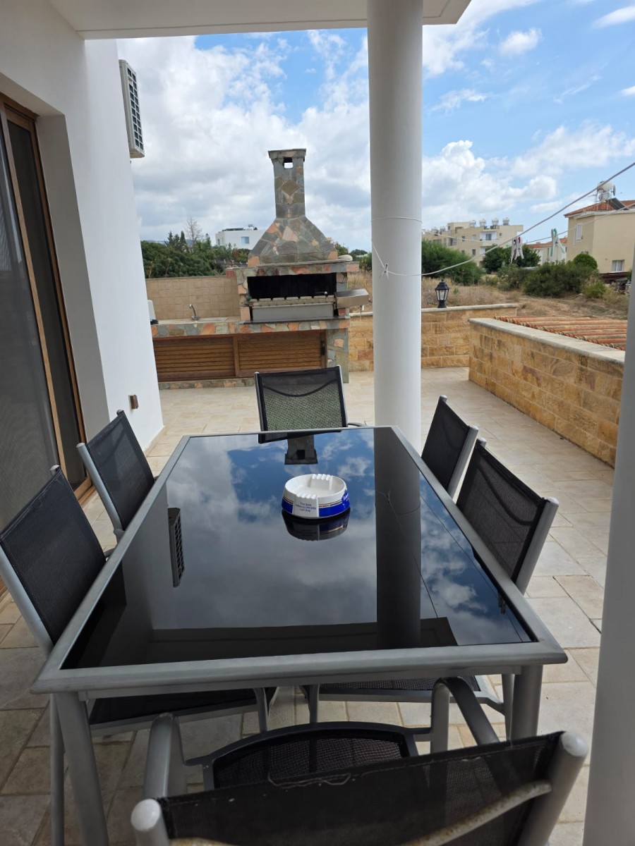 Detached Villa For Rent  in  Peyia