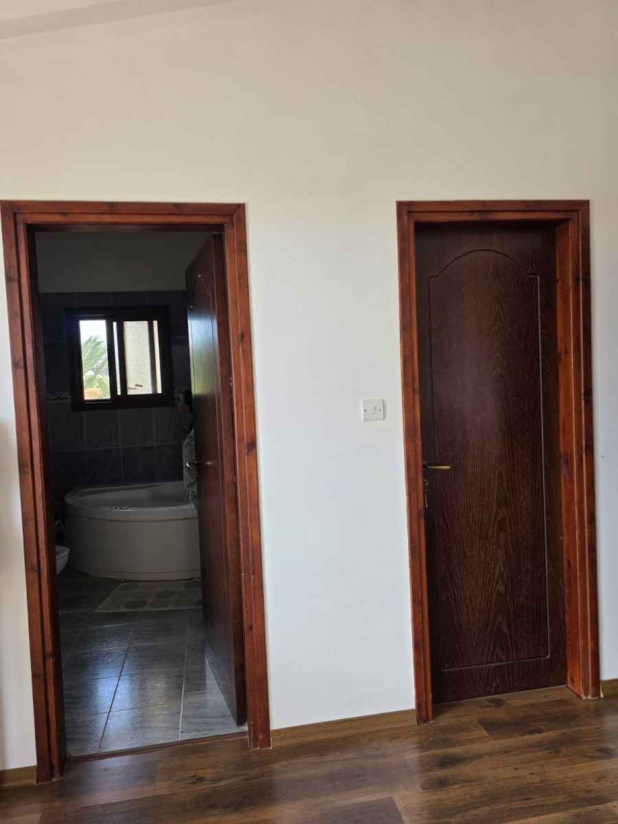 Detached Villa For Rent  in  Peyia