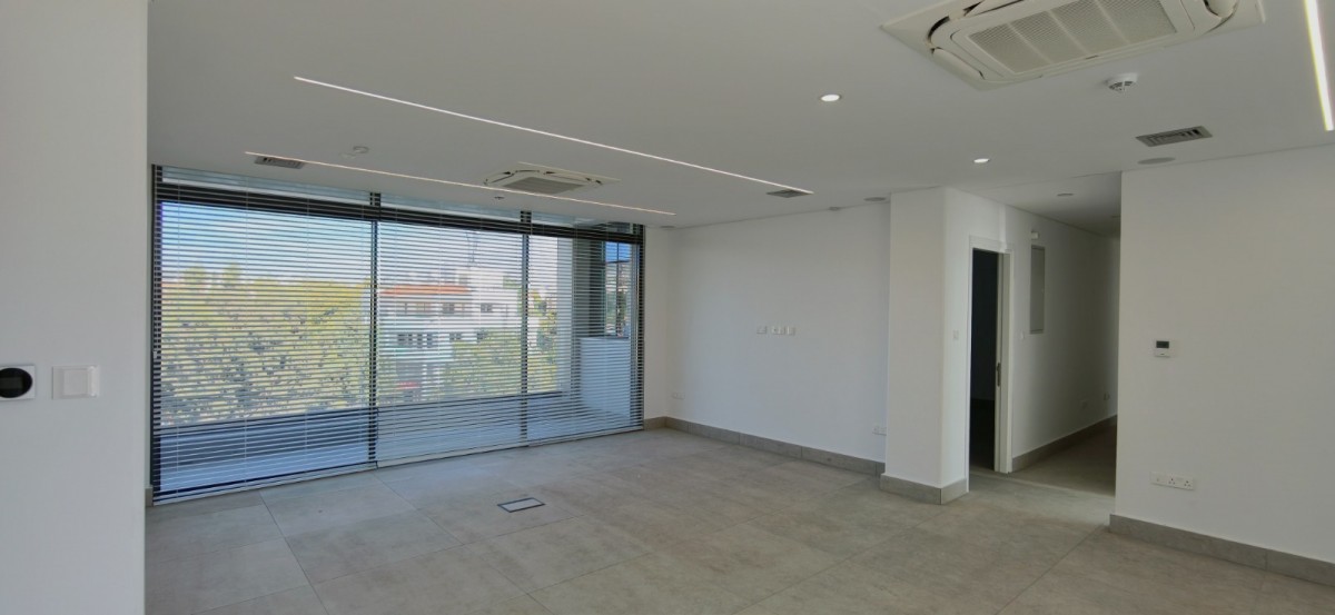 Office  For Rent  in  Kato Paphos - Universal