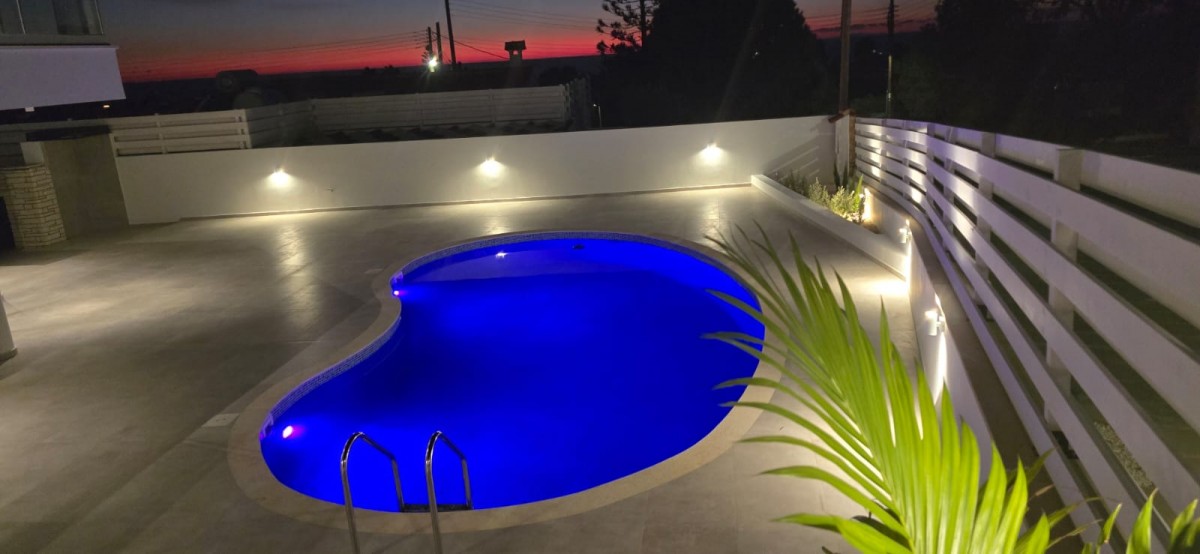 Detached Villa For Sale  in  Peyia - Sea Caves