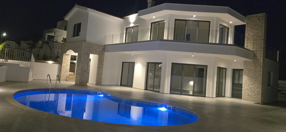 Detached Villa For Sale  in  Peyia - Sea Caves