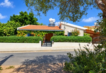 Kissonerga, Paphos Bungalow For Sale | DT5677