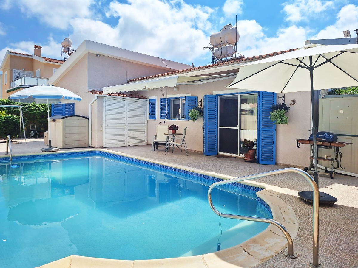 Bungalow For Sale  in  Kissonerga