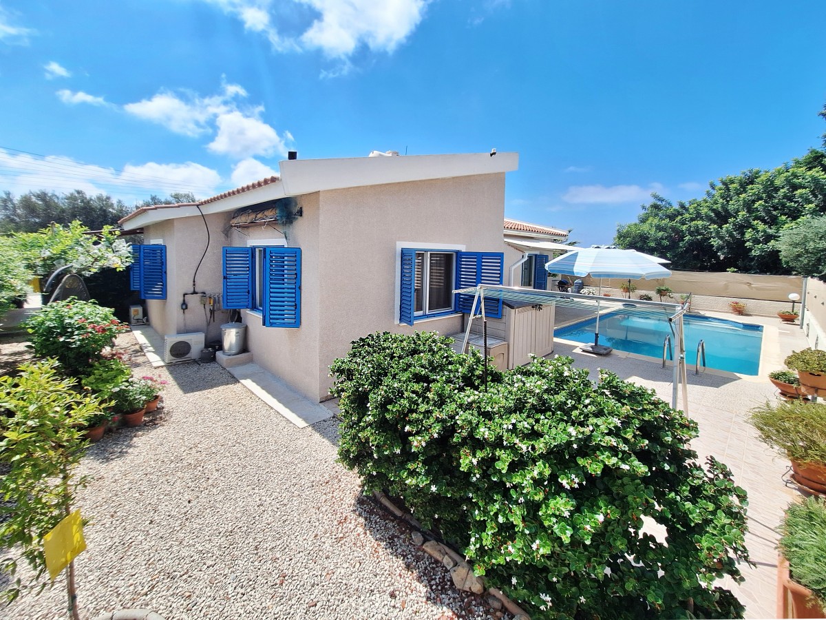 Bungalow For Sale  in  Kissonerga