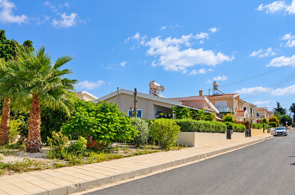 Bungalow For Sale  in  Kissonerga
