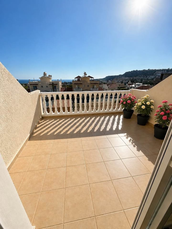 Town House For Sale  in  Peyia