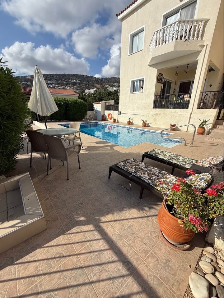 Town House For Sale  in  Peyia